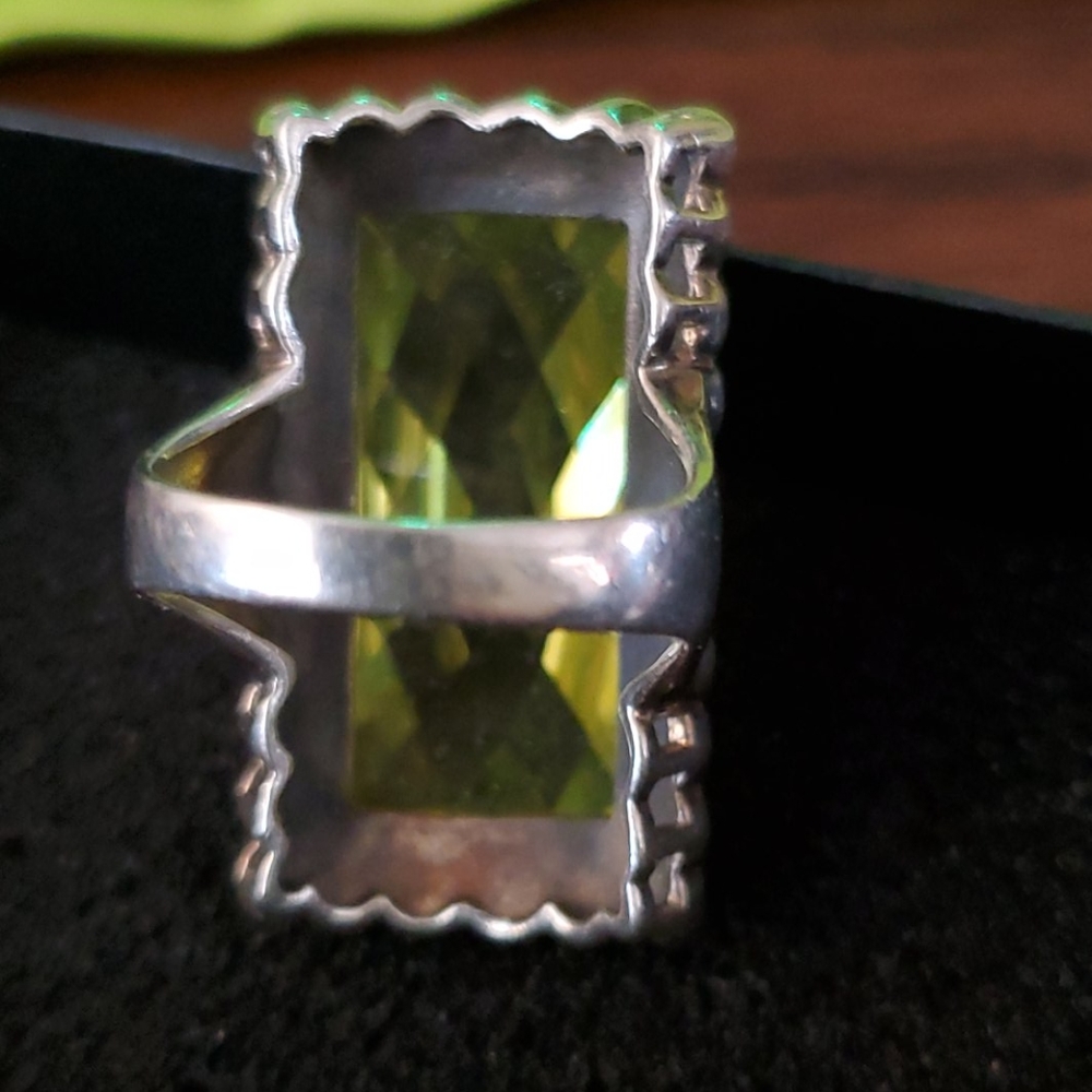 STERLING SILVER PERIDOT RING - Picture 7 of 7